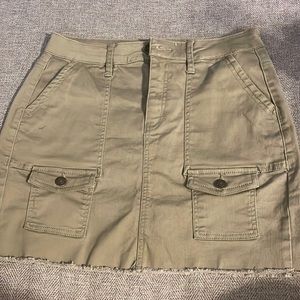NEVER WORN CARGO SKIRTSIZE 8